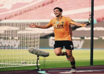 Con gol de Raúl Jiménez, el Wolverhampton regresa con triunfo a la Premier League