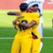Barcelona gana en Villarreal y sigue en la lucha por el título