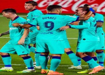 Barcelona vence al Villarreal y se mantiene con vida en la lucha por el título