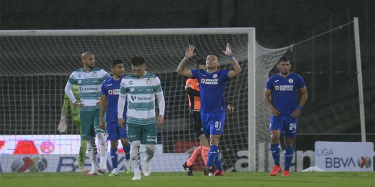 Cruz Azul logra su primera victoria del torneo