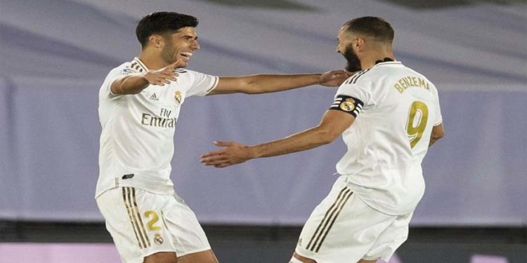 El Real Madrid vence al Alavés y está cada vez más cerca del título