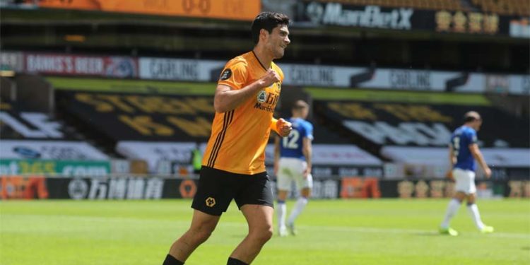 Raúl Jiménez volvió anotar en el triunfo de los Wolves ante el Everton