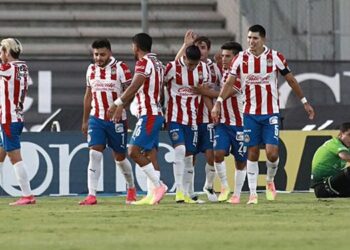 Chivas logra su primera victoria del torneo