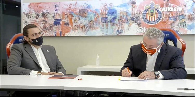 OFICIAL | Víctor Manuel Vucetich es nuevo técnico de Chivas