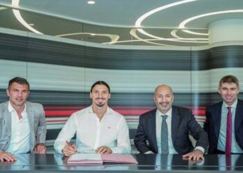 Zlatan Ibrahimovic renovó por un año con el AC Milan