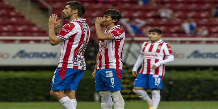 Chivas deja ir el triunfo ante Querétaro