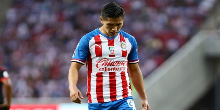 Chivas separa de manera indefinida a  Dieter Villalpando por problemas legales
