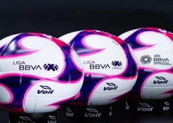 La Liga MX presenta el balón rosa que se utilizará durante la Campaña por la Salud