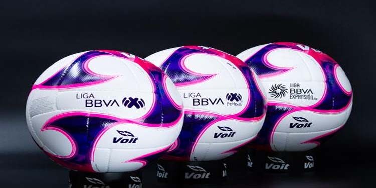 La Liga MX presenta el balón rosa que se utilizará durante la Campaña por la Salud