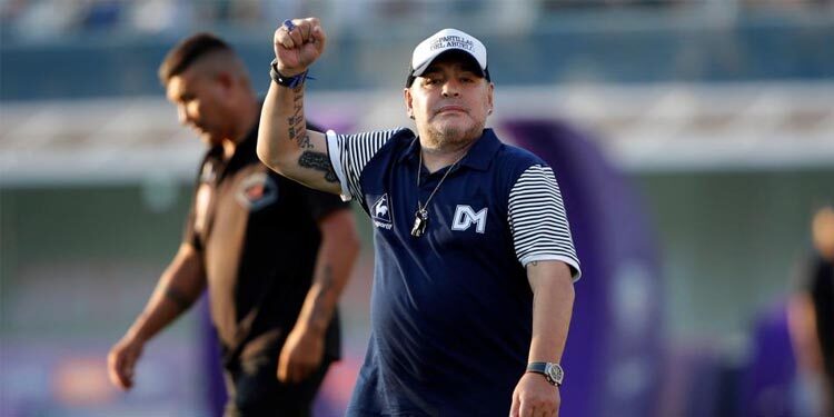 Diego Maradona es hospitalizado en una clínica de La Plata