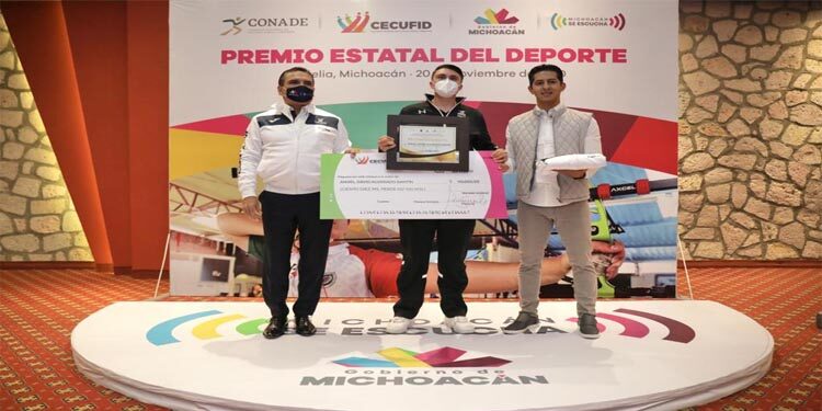 Ángel David Alvarado Santín, recibió el Premio Estatal del Deporte 2020