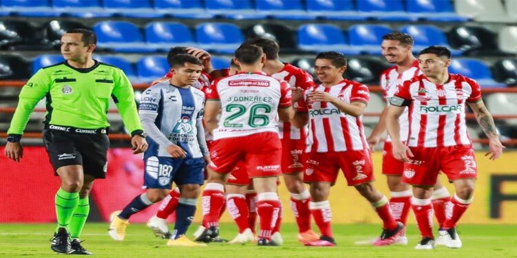 Necaxa ganó de último minuto en Pachuca