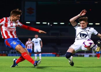 Pumas y Chivas dividen puntos