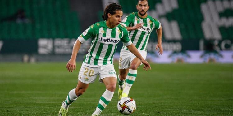 Diego Lainez dio positivo a Covid-19
