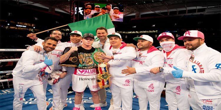 ‘Canelo’ Álvarez vence a Avni Yildirim y retuvo sus títulos supermedianos del CMB y AMB