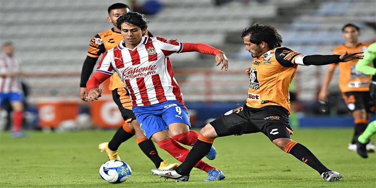 Tuzos y Chivas dividen puntos