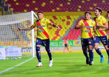 Los Canarios logran sufrida victoria ante Leones Negros