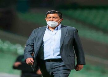 ¡Cayó el primer técnico! Luis Fernando Tena deja la dirección técnica de FC Juárez