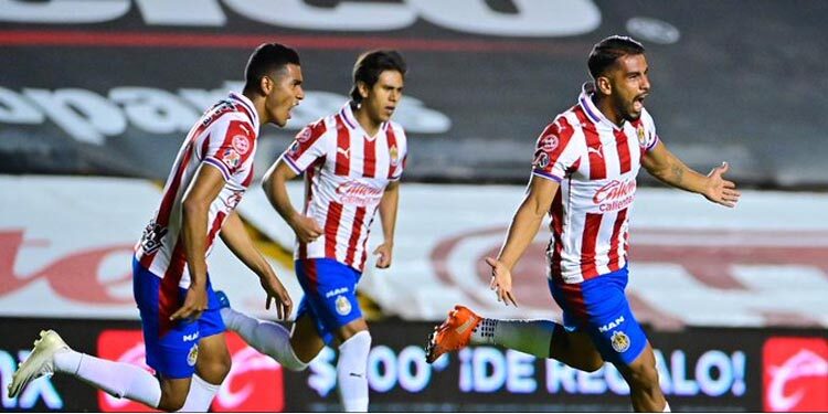 Chivas rescata el empate en la Corregidora