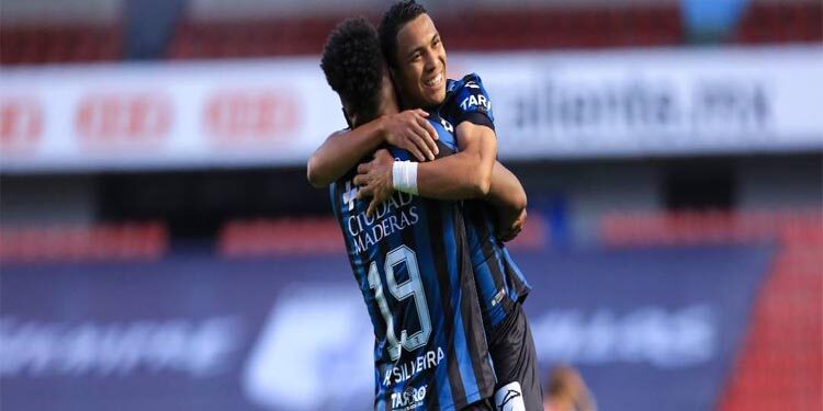 Los Gallos cantan en la Corregidora