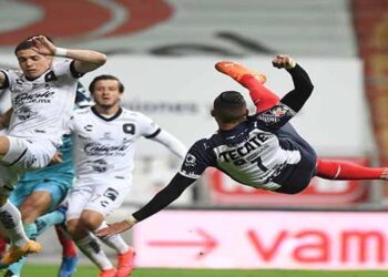 Rayados despluma a los Gallos