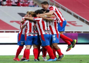 Chivas vence a Xolos y sigue soñando con Repechaje