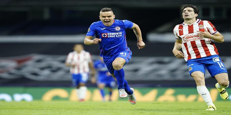 ¡Imparable! Cruz Azul vence a Chivas y llega a 12 triunfos consecutivos