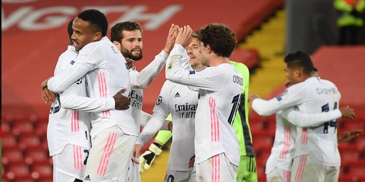 Real Madrid cumple en Anfield y avanza a Semifinales