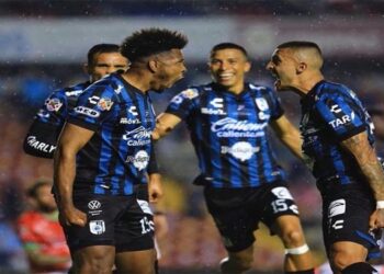 Los Gallos ganan y siguen en la pelea por un boleto al Repechaje