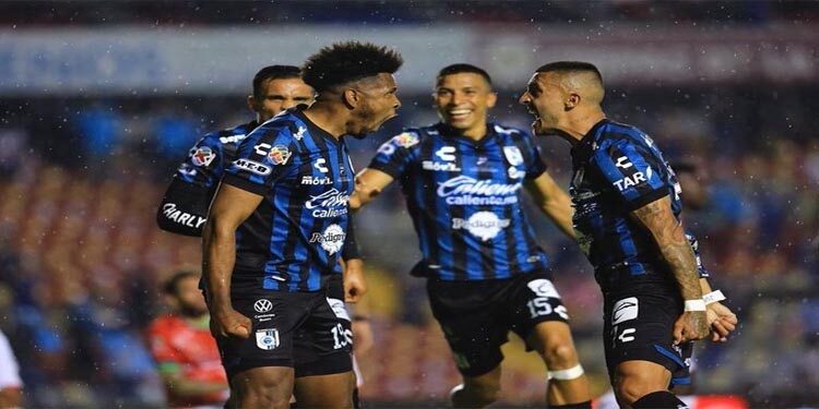 Los Gallos ganan y siguen en la pelea por un boleto al Repechaje