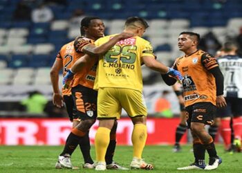 Pachuca logra valioso triunfo en Monterrey