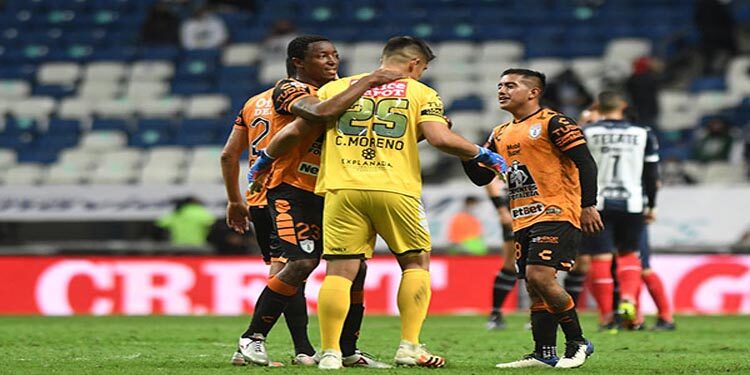 Pachuca logra valioso triunfo en Monterrey