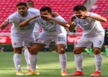 Mineros se lleva ventaja del AKRON