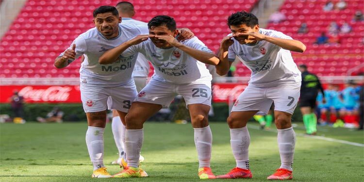 Mineros se lleva ventaja del AKRON