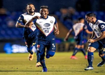 Las Águilas vuelan en el Volcán