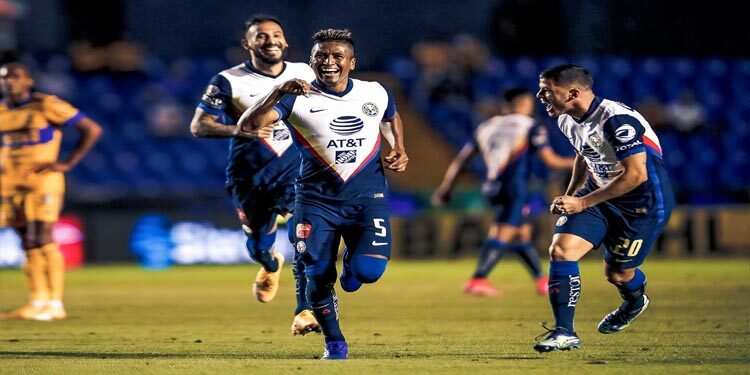 Las Águilas vuelan en el Volcán