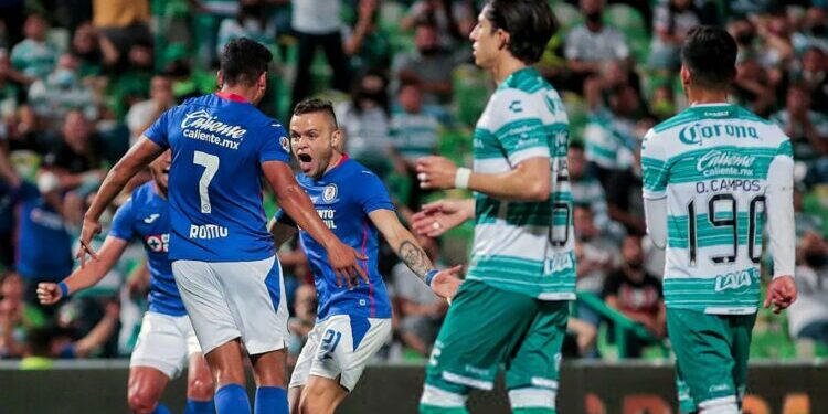 Cruz Azul pega primero y se acerca al anhelado título