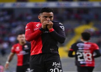 ¡Atlas pega primero!