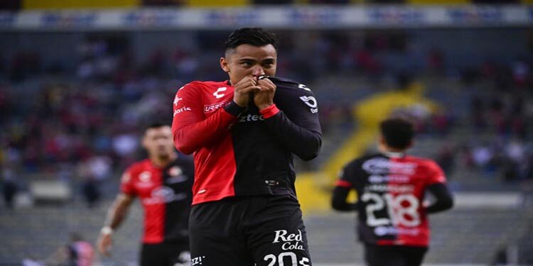 ¡Atlas pega primero!