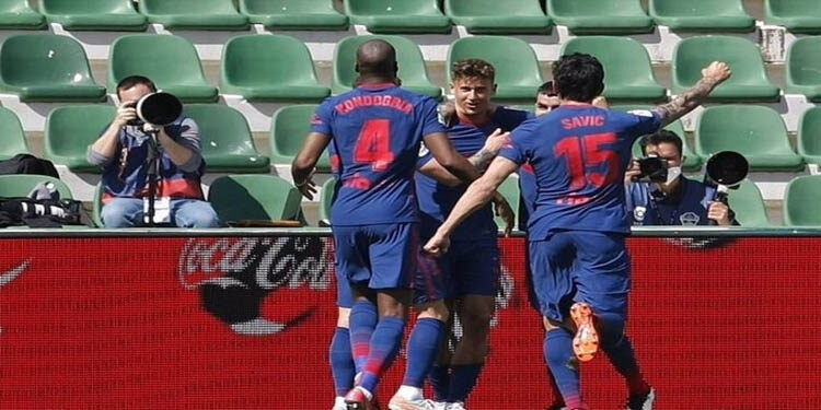 El Atlético de Madrid vence al Elche y se mantiene como líder