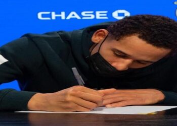 El mexicano Juan Toscano renueva contrato de dos años con los Warriors