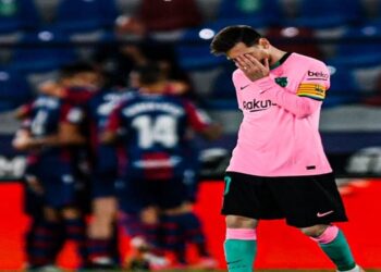 Barcelona empata con Levante y se aleja del título