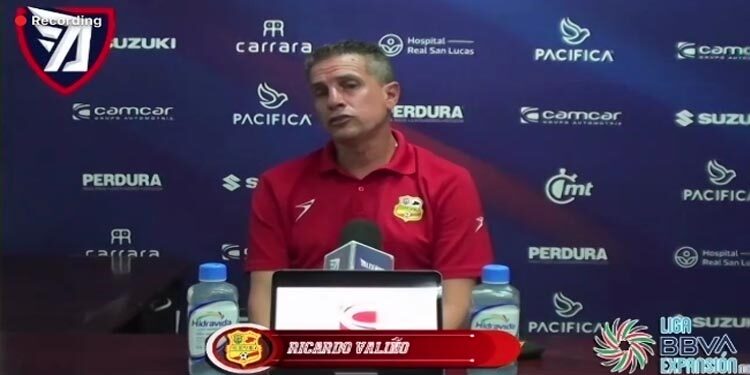 “Faltan 90 minutos, vamos a hacer todo lo posible por darle una alegría a la gente”: Ricardo Valiño