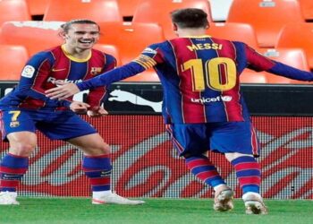 El Barcelona logra importante triunfo en Valencia en su lucha por el título