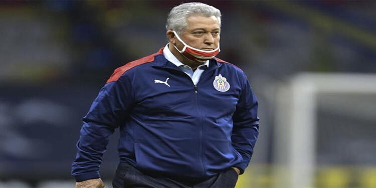 OFICIAL | Víctor M. Vucetich renueva un año más con Chivas