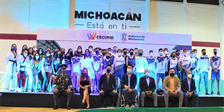 Presentan los uniformes de Michoacán para Juegos Nacionales Conade 2021.