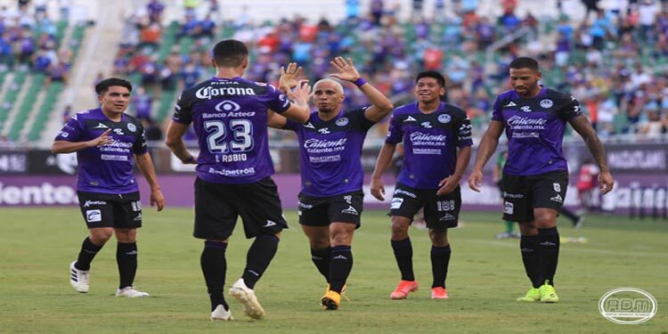 Mazatlán remonta y es líder del torneo