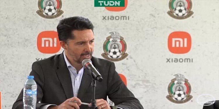 México podría jugar a puerta cerrada en la Copa Oro por grito Homofóbico: Yon de Luisa