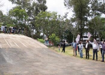 Humberto Arróniz entrega arrancador para pista BMX