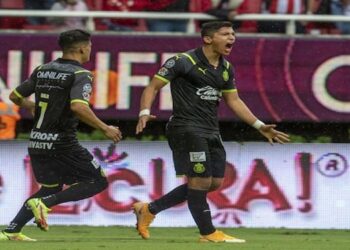 Chivas vence a Necaxa y logra su primera victoria en casa